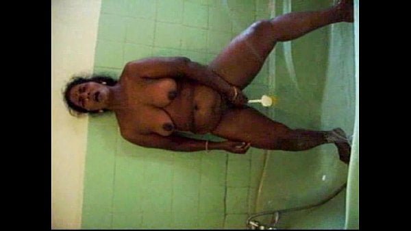 Tamil Aunt Masturbating In Bathe